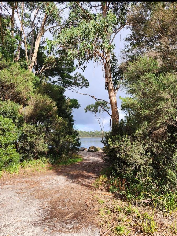 Strahan Beach Tourist Park Eksteriør billede