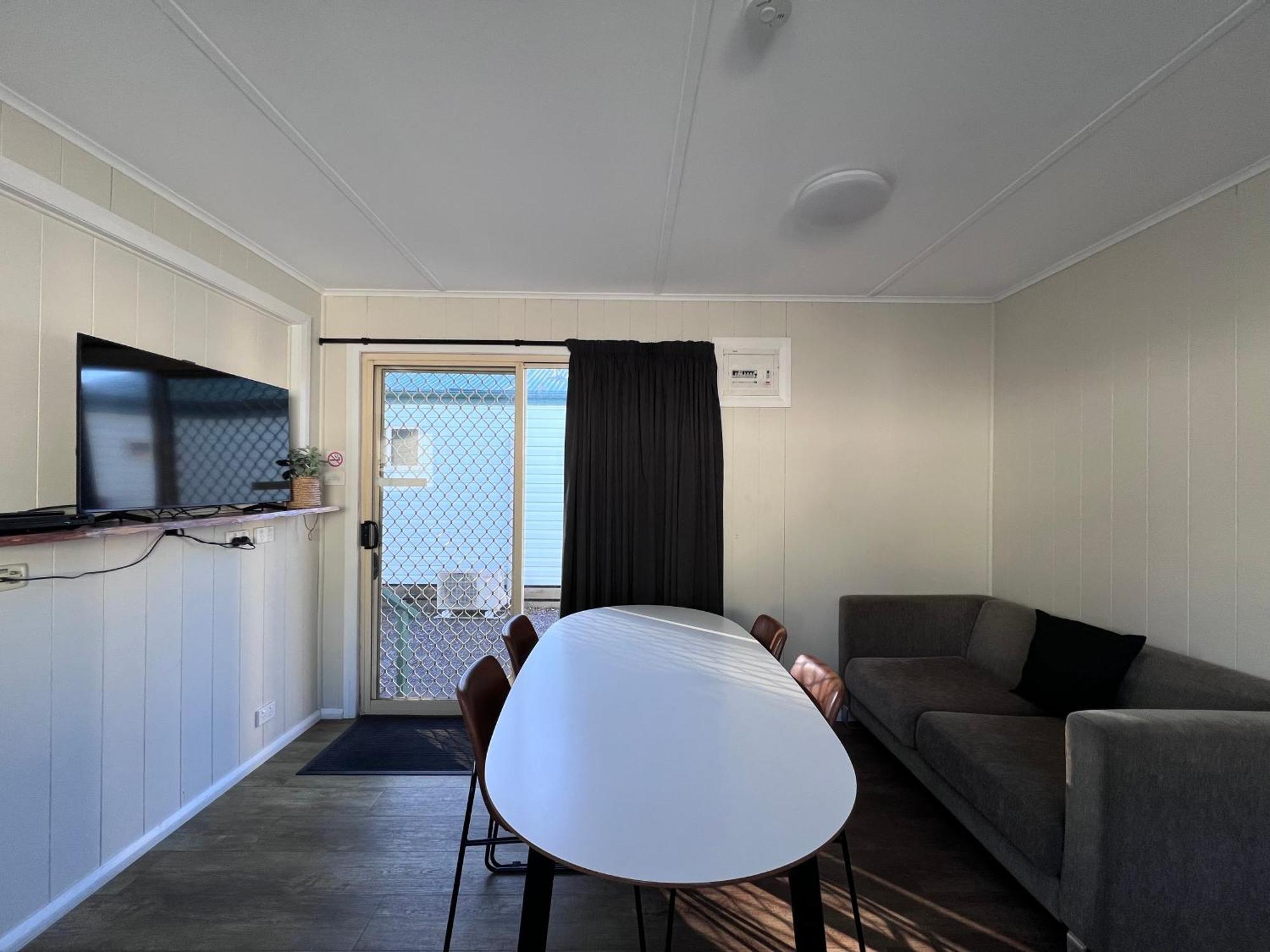 Strahan Beach Tourist Park Eksteriør billede