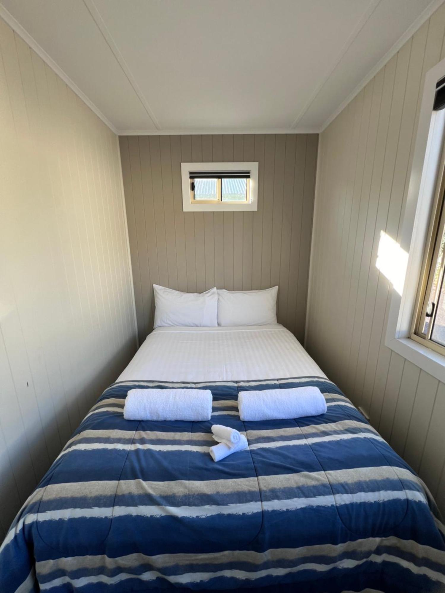 Strahan Beach Tourist Park Eksteriør billede