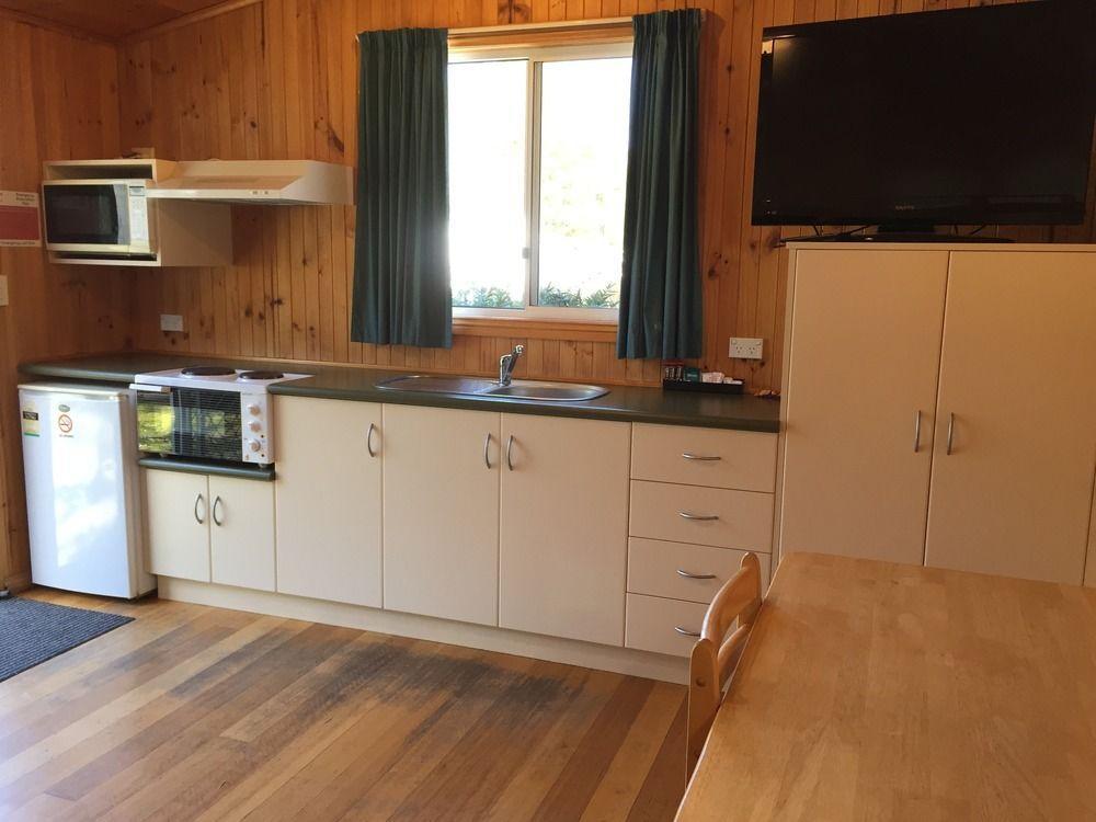 Strahan Beach Tourist Park Eksteriør billede